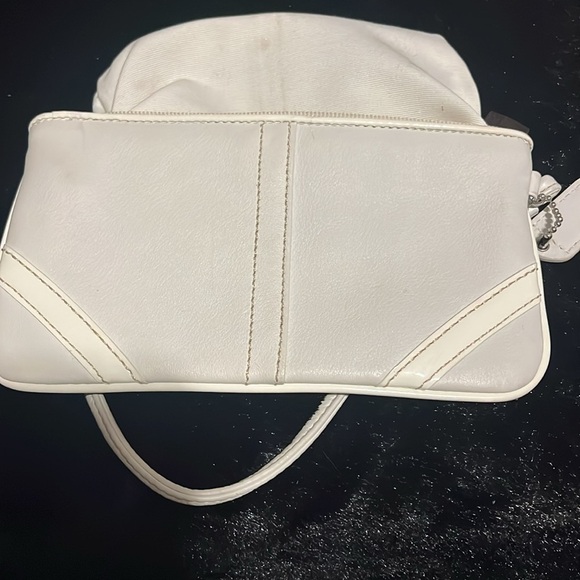 Coach White Leather Wristlet * COA Included - Picture 6 of 9